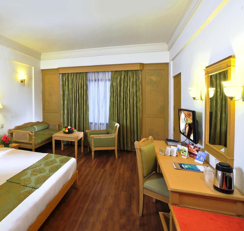 Hotel Abad Atrium Kochi Exterior foto