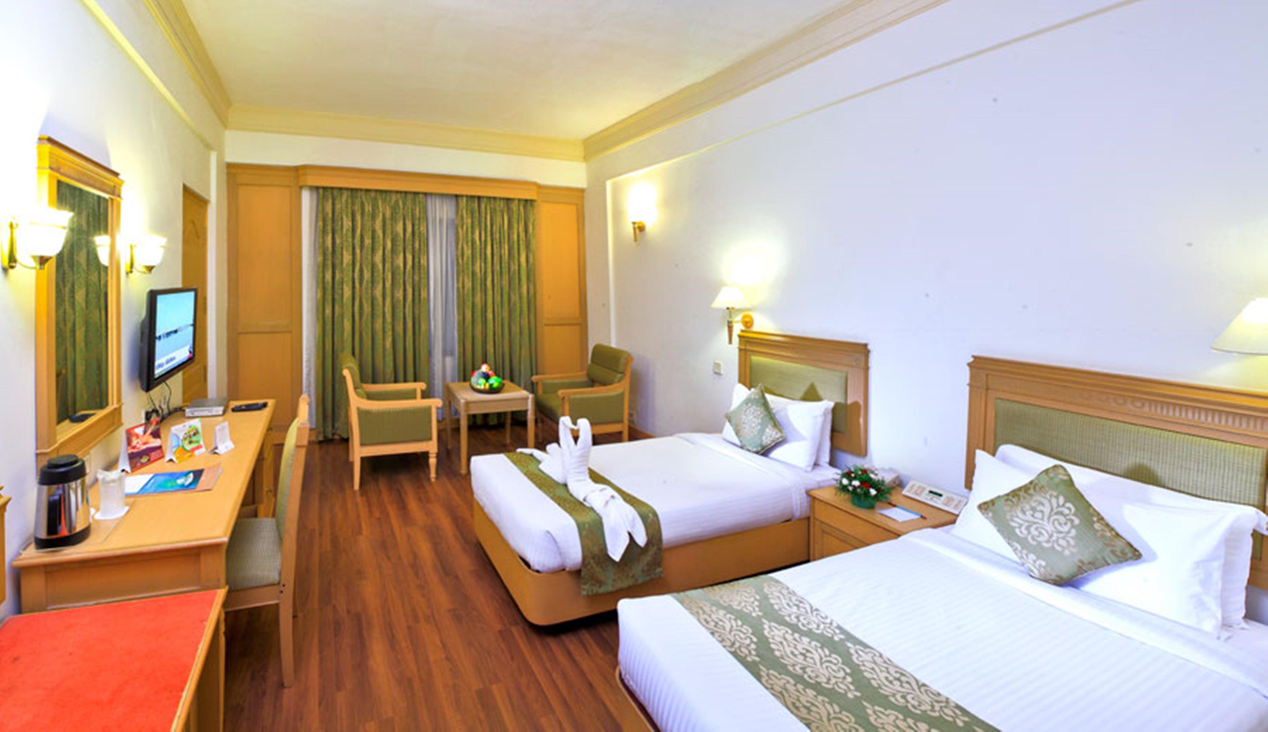 Hotel Abad Atrium Kochi Exterior foto