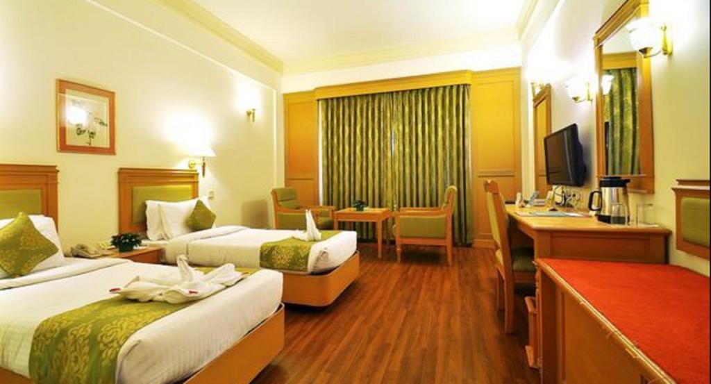 Hotel Abad Atrium Kochi Exterior foto
