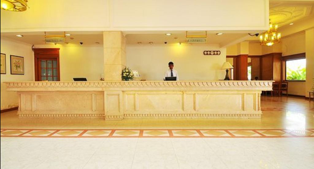 Hotel Abad Atrium Kochi Exterior foto
