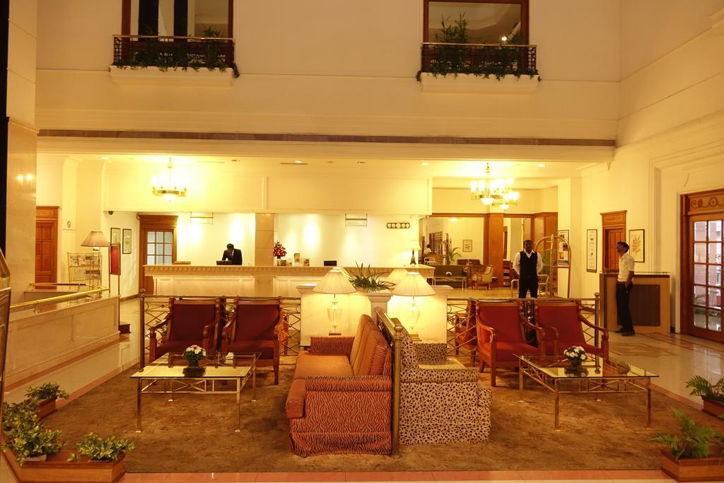 Hotel Abad Atrium Kochi Exterior foto