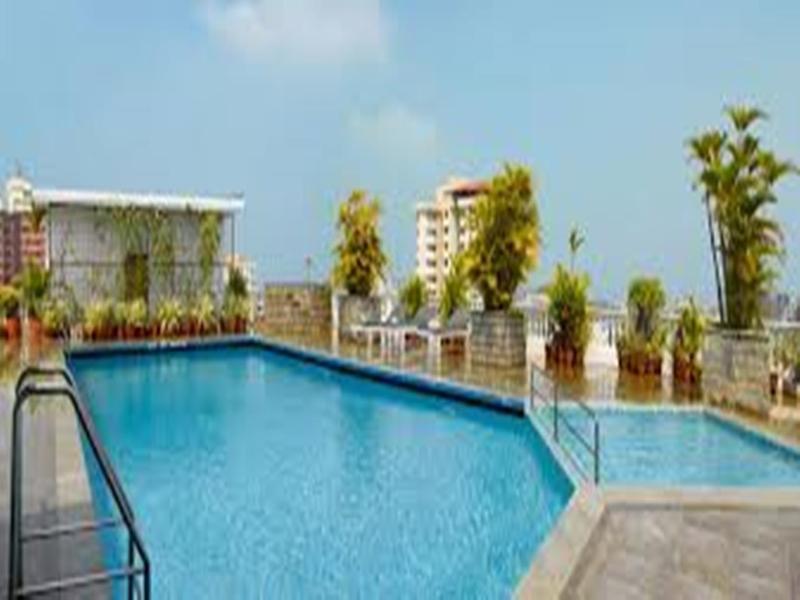 Hotel Abad Atrium Kochi Exterior foto
